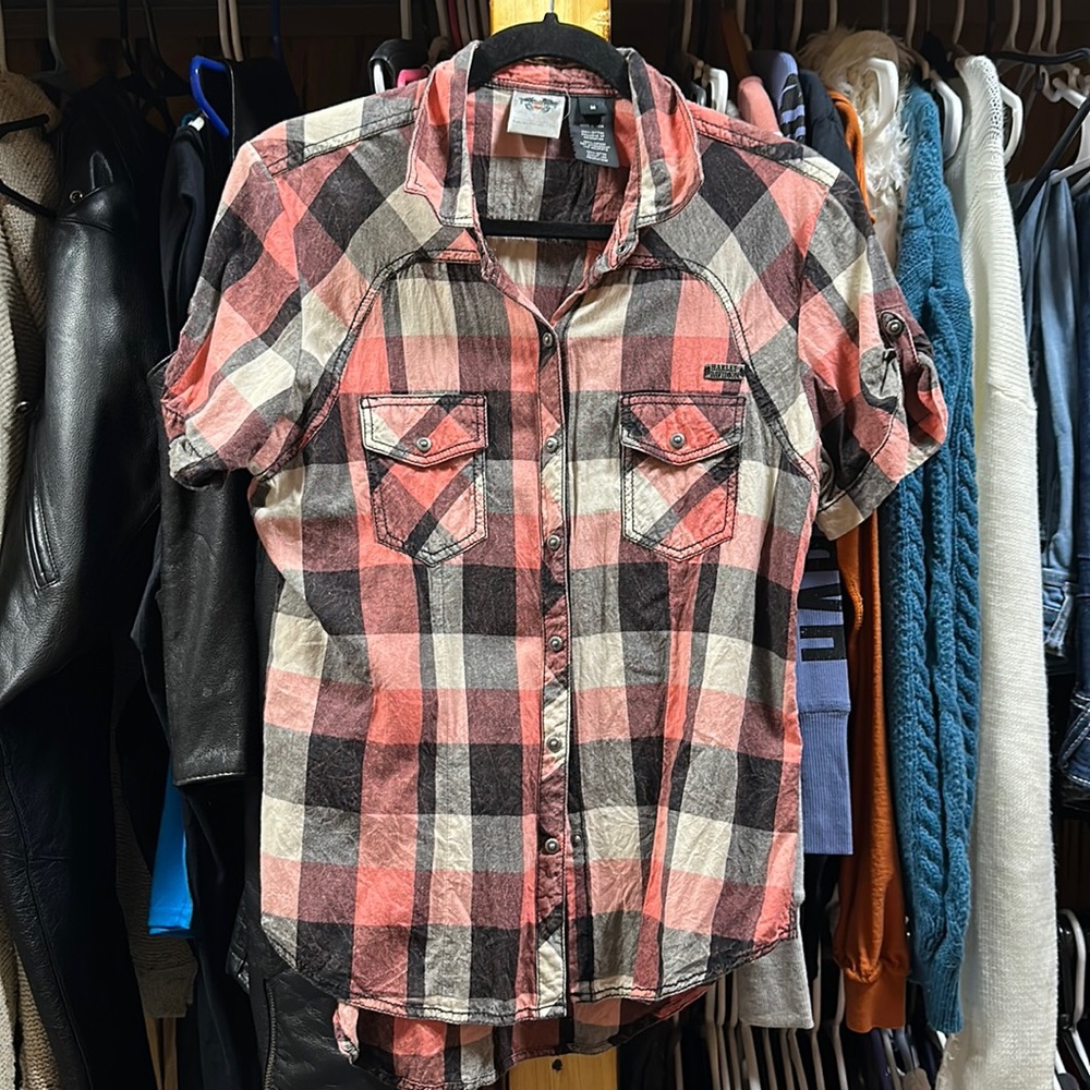 Harley Davidson button up shirt. Size medium